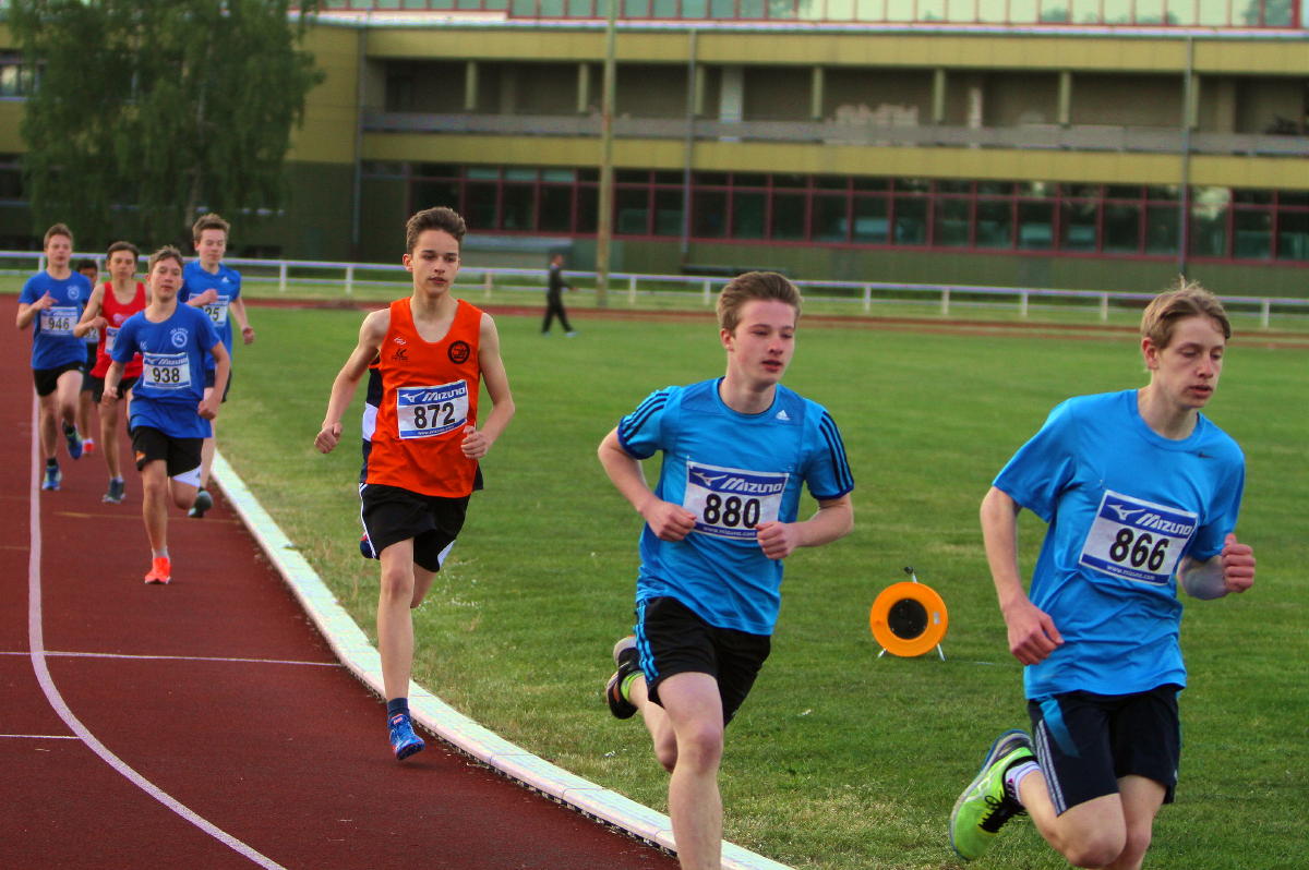 U16 800 m