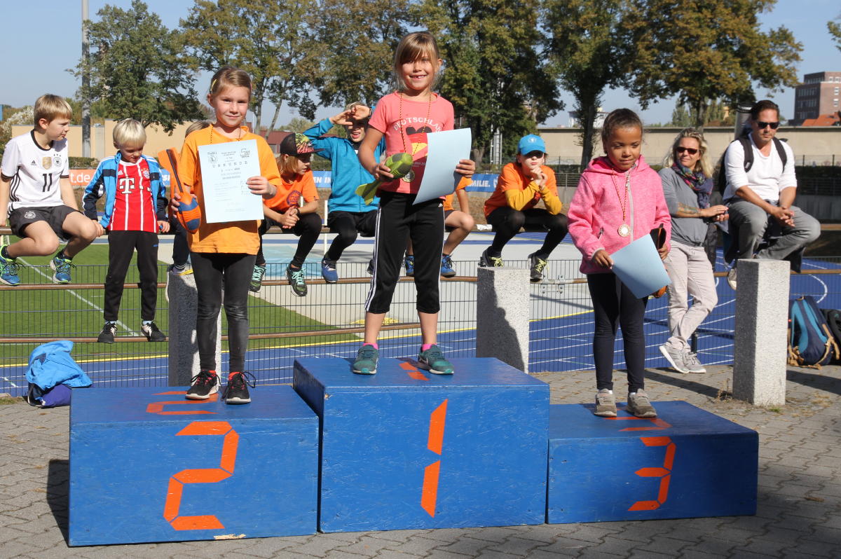 weibliche Kinder U08
